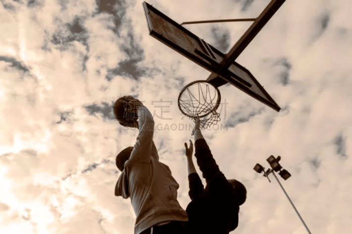 全尤文：为更好续租穆阿尼，尤文可能放弃与巴黎争夺卢克曼